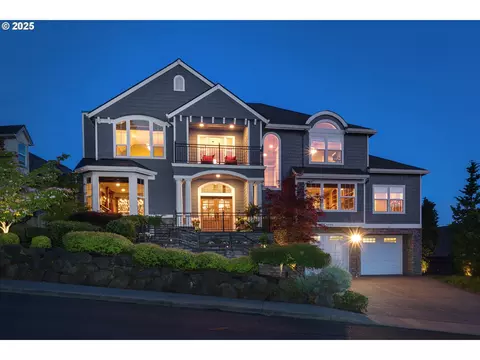 Exterior - 4906 NW Highpoint Dr, Camas, WA 98607 photo 4 of 8