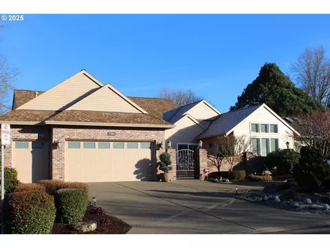 7555 SW Fairway Dr, Wilsonville, OR 97070