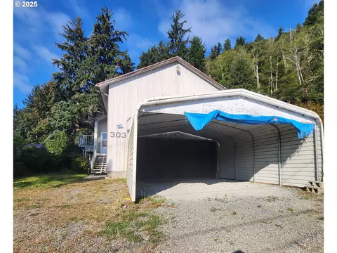 303 9th St, Garibaldi, OR 97118
