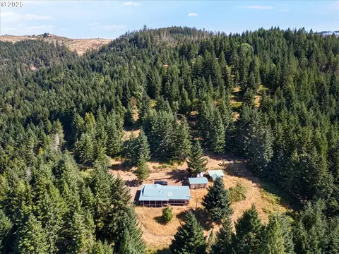 1070 Mystic Mountain Ln, Glide, OR 97443