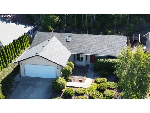 20 Park Village Dr, Florence, OR 97439