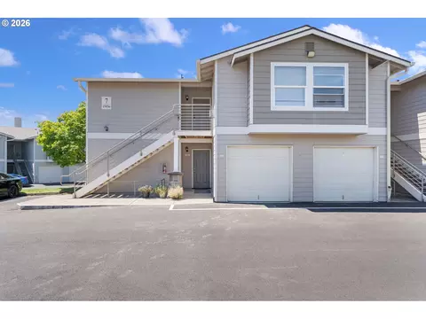 15056 NW Central Dr #702, Portland, OR 97229