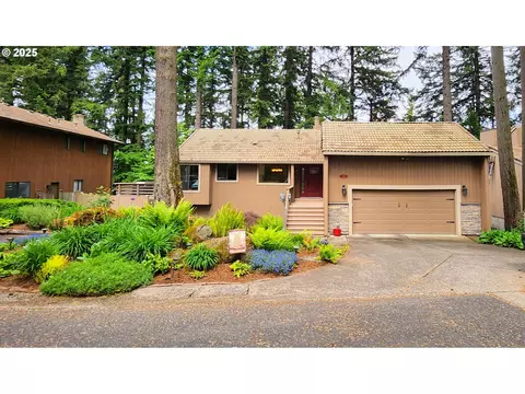 17265 Stanhelma Dr, Gladstone, OR 97027