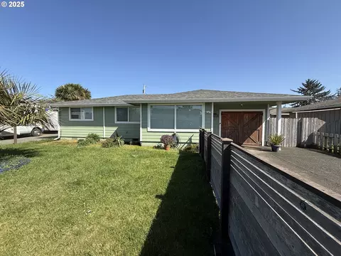 1206 Iris St, Brookings, OR 97415