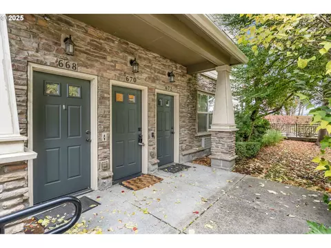 670 NE Adwick Dr, Beaverton, OR 97006