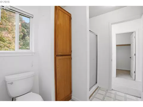 Bath - 419 NE 7th Ave, Camas, WA 98607 photo 1 of 1