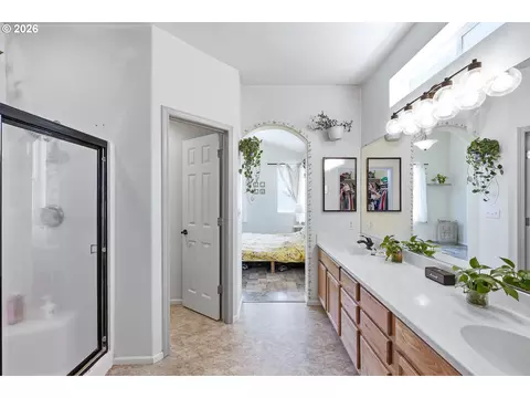 Bath - 1799 Praslin St, Eugene, OR 97402 photo 1 of 3