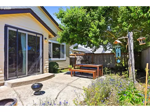 Exterior - 1799 Praslin St, Eugene, OR 97402 photo 2 of 5