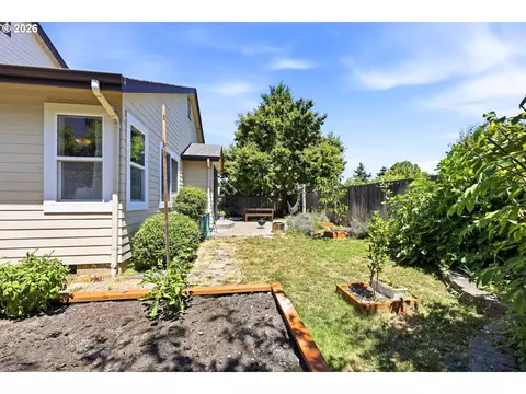 Exterior - 1799 Praslin St, Eugene, OR 97402 photo 3 of 5