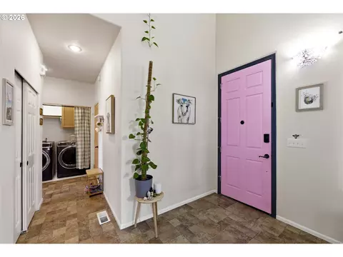 Entry Way - 1799 Praslin St, Eugene, OR 97402 photo 4 of 7
