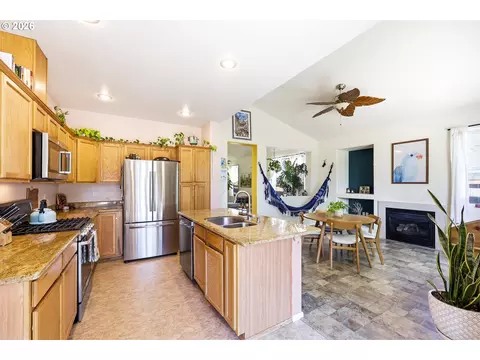 Kitchen - 1799 Praslin St, Eugene, OR 97402 photo 2 of 2