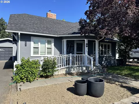 10303 S D St, Island City, OR 97850