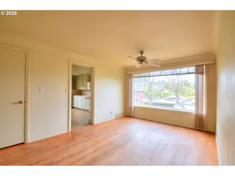 Living - 605 Fulvue Dr, Eugene, OR 97405 photo 4 of 6