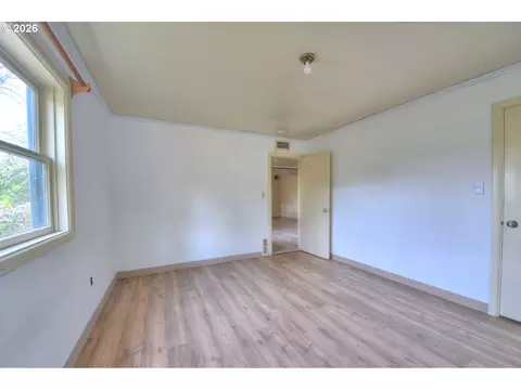 Bedroom - 605 Fulvue Dr, Eugene, OR 97405 photo 8 of 8
