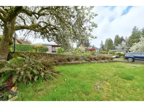 Exterior - 605 Fulvue Dr, Eugene, OR 97405 photo 6 of 6