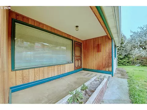 Exterior - 605 Fulvue Dr, Eugene, OR 97405 photo 2 of 6