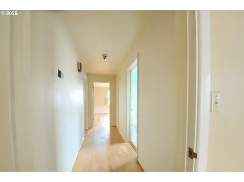 Entry Way - 605 Fulvue Dr, Eugene, OR 97405 photo 1 of 2
