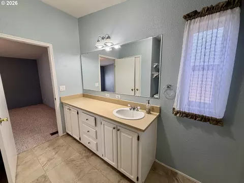 Bath - 1699 N Terry St #111, Eugene, OR 97402 photo 2 of 6