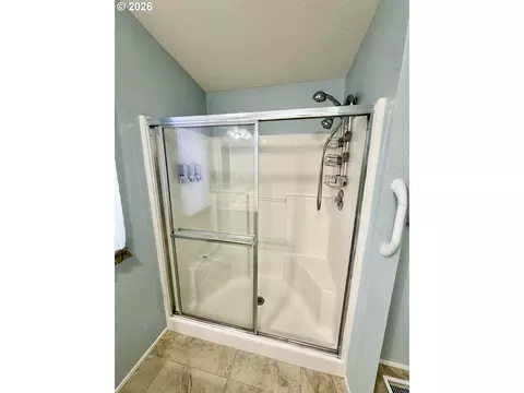Bath - 1699 N Terry St #111, Eugene, OR 97402 photo 4 of 6
