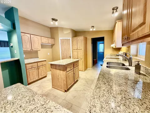 Kitchen - 1699 N Terry St #111, Eugene, OR 97402 photo 4 of 6