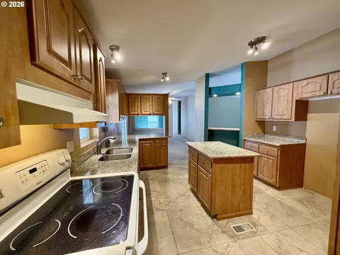 Kitchen - 1699 N Terry St #111, Eugene, OR 97402 photo 3 of 6
