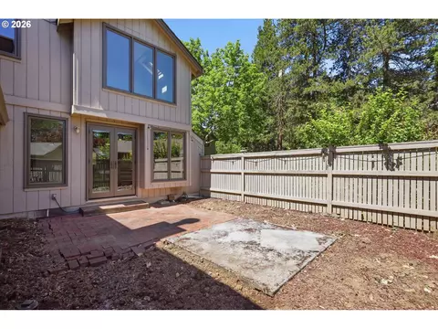 Exterior - 1329 Hammock St, Eugene, OR 97401 photo 4 of 9