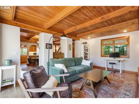 Living - 1329 Hammock St, Eugene, OR 97401 photo 5 of 7