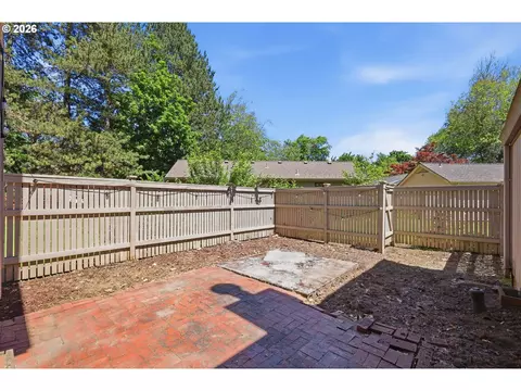 Exterior - 1329 Hammock St, Eugene, OR 97401 photo 3 of 9