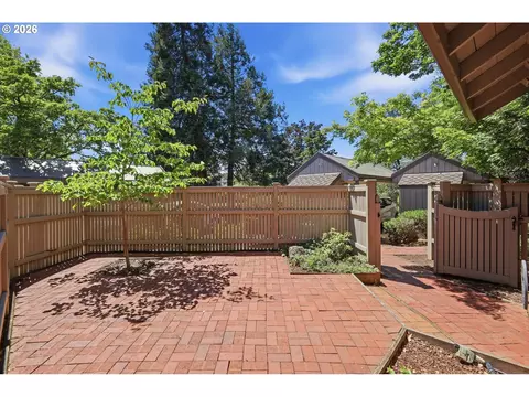 Exterior - 1329 Hammock St, Eugene, OR 97401 photo 2 of 9