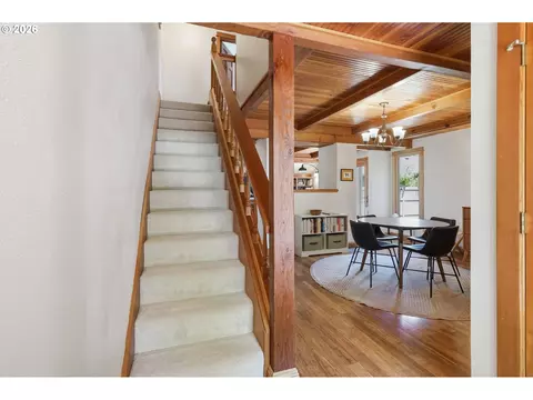 Entry Way - 1329 Hammock St, Eugene, OR 97401 photo 2 of 4