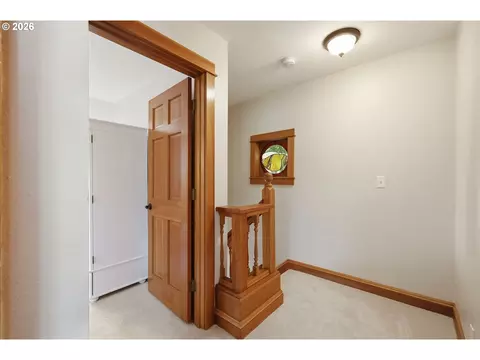 Entry Way - 1329 Hammock St, Eugene, OR 97401 photo 4 of 4