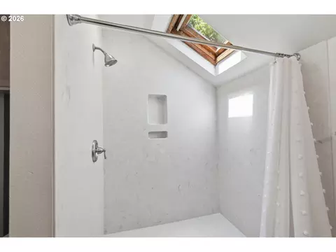Bath - 1329 Hammock St, Eugene, OR 97401 photo 2 of 2