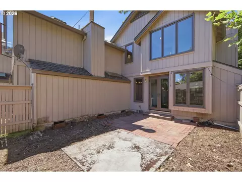 Exterior - 1329 Hammock St, Eugene, OR 97401 photo 5 of 9