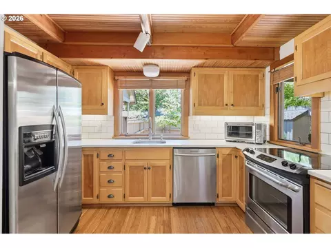 Kitchen - 1329 Hammock St, Eugene, OR 97401 photo 1 of 6