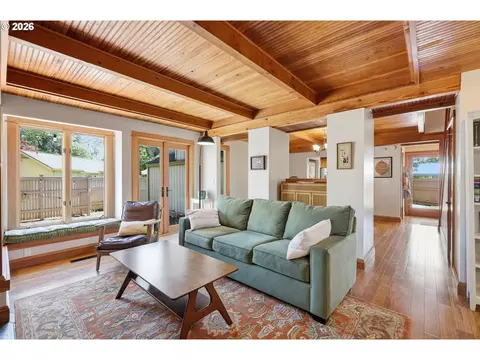 Living - 1329 Hammock St, Eugene, OR 97401 photo 6 of 7