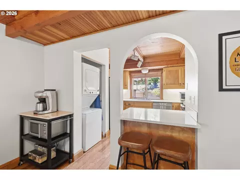 Kitchen - 1329 Hammock St, Eugene, OR 97401 photo 3 of 6