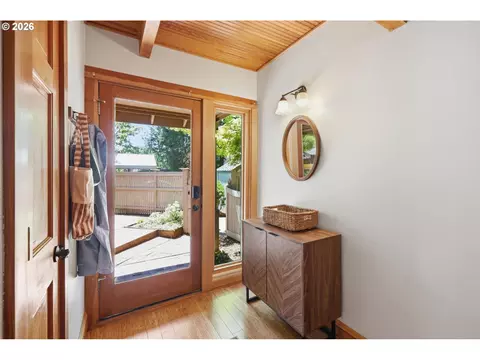 Entry Way - 1329 Hammock St, Eugene, OR 97401 photo 1 of 4