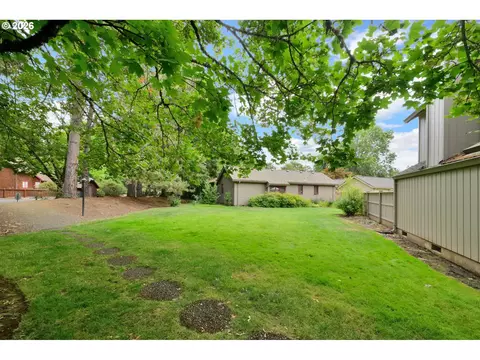 Exterior - 1329 Hammock St, Eugene, OR 97401 photo 9 of 9