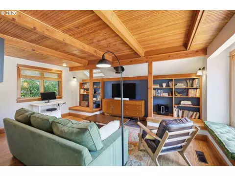 Living - 1329 Hammock St, Eugene, OR 97401 photo 7 of 7