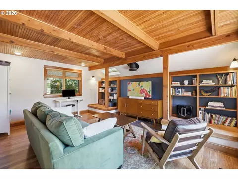 Living - 1329 Hammock St, Eugene, OR 97401 photo 3 of 7