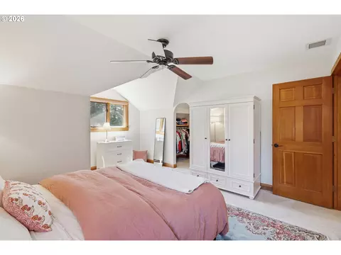Bedroom - 1329 Hammock St, Eugene, OR 97401 photo 3 of 3