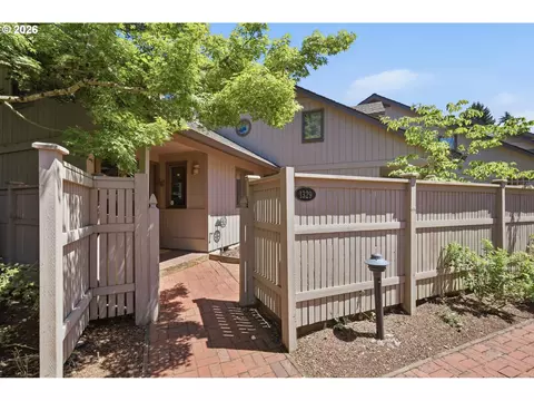 Exterior - 1329 Hammock St, Eugene, OR 97401 photo 7 of 9