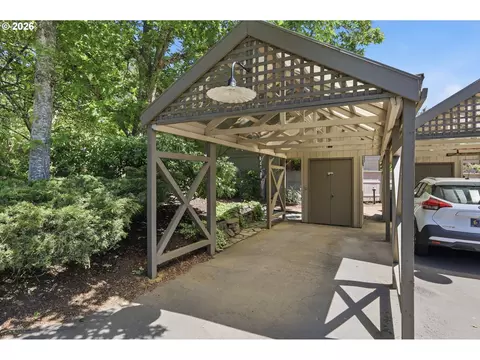 Exterior - 1329 Hammock St, Eugene, OR 97401 photo 6 of 9