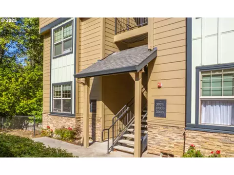 37015 Dubarko Rd, Sandy, OR 97055