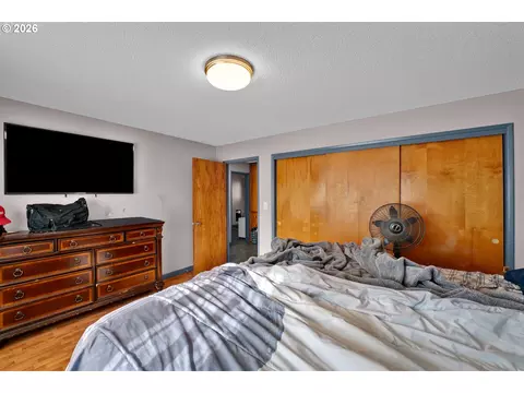 Bedroom - 389 Maxwell Rd, Eugene, OR 97404 photo 5 of 7