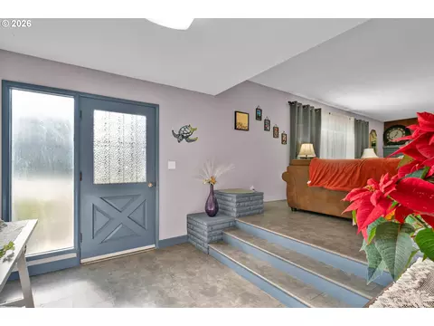 Entry Way - 389 Maxwell Rd, Eugene, OR 97404 photo 1 of 1