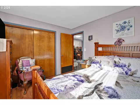 Bedroom - 389 Maxwell Rd, Eugene, OR 97404 photo 2 of 7