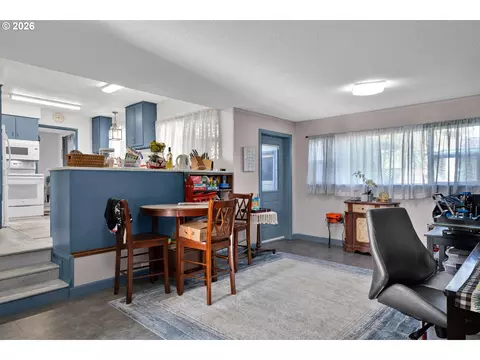 Dining - 389 Maxwell Rd, Eugene, OR 97404 photo 3 of 3
