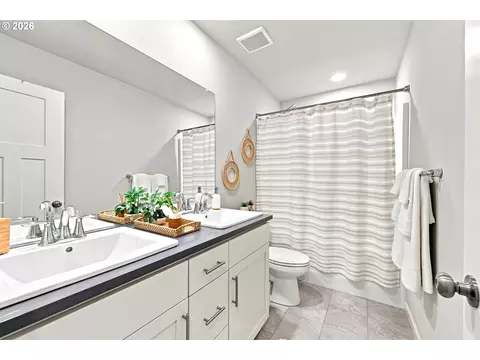 Bath - 6332 SE 24th St, Gresham, OR 97080 photo 5 of 5