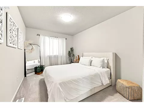 Bedroom - 6332 SE 24th St, Gresham, OR 97080 photo 2 of 3